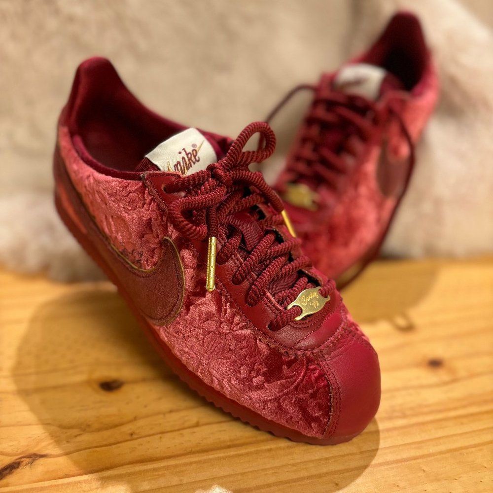 Nike Wmn Classic Cortez SE 'Velvet Red Crush' Size US 7 UK 38